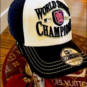 SOLD‼️ 2011 World Series Champion STL Cardinals